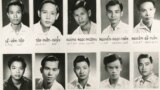 Thẻ thực tập bệnh viện nhóm B, năm thứ Ba Y Khoa Sài Gòn niên khóa 1961-1962. Nghiêm Sỹ Tuấn ở hàng trên bìa phải. (Hình tư liệu BS Đinh Xuân Dũng)