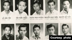 Thẻ thực tập bệnh viện nhóm B, năm thứ Ba Y Khoa Sài Gòn niên khóa 1961-1962. Nghiêm Sỹ Tuấn ở hàng trên bìa phải. (Hình tư liệu BS Đinh Xuân Dũng)