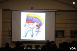 El artista gráfico Roberto Weil, mostró al público algunas de sus caricaturas más conocidas sobre la historia reciente de Venezuela. Foto: Luis F. Rojas/VOA.