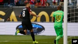 Clint Dempsey celebró tras anotar un gol contra Costa Rica en el partido disputado el martes, 7 de junio de 2016 por la Copa América Centenario en el Soldier Field en Chicago.