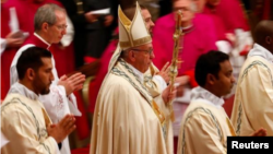 Le pape à la basilique San Pedro, au Vatican, le 31 décembre 2017. 