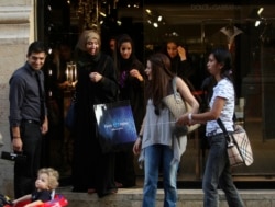 FILE - Tourists walk out of a designer shop in downtown Beirut July 16, 2010. (REUTERS/ Mohamed Azakir)