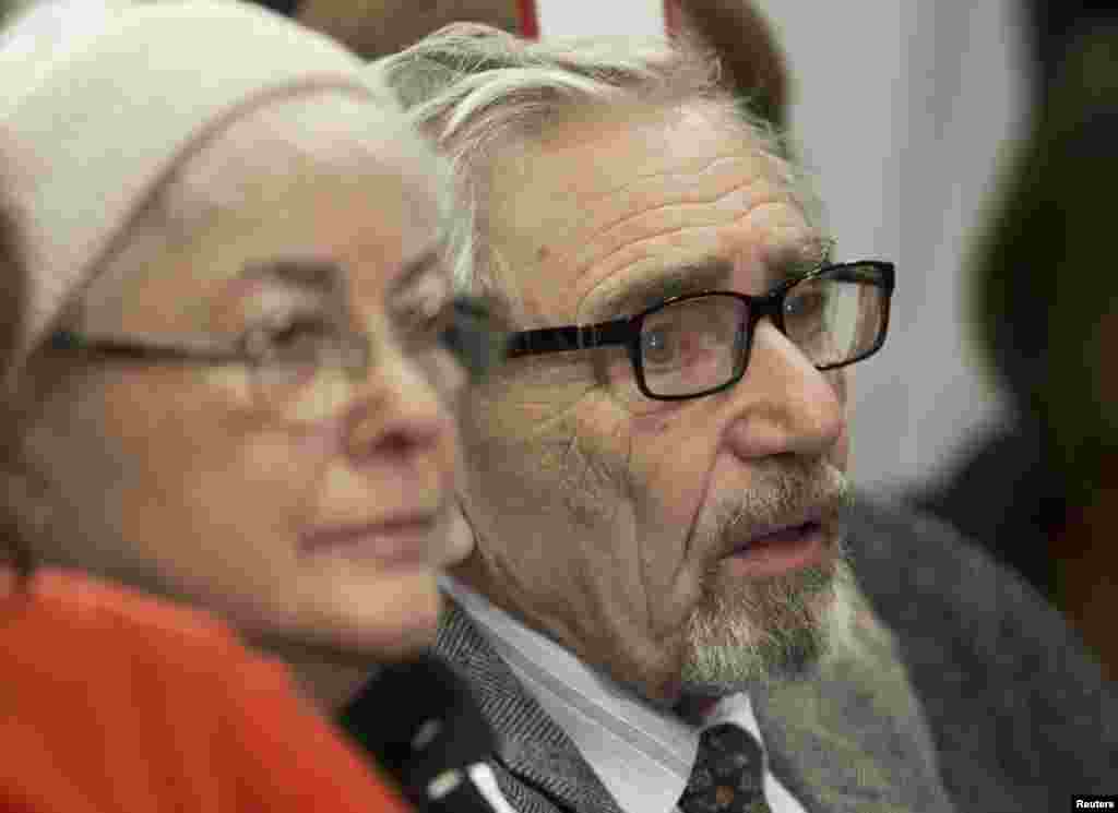 Marina and Boris Khodorkovsky, parents of freed Russian former oil tycoon Mikhail Khodorkovsky listen during his news conference in the Museum Haus am Checkpoint Charlie in Berlin, Germany, Dec. 22, 2013.&nbsp;