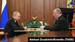 RUSSIA -- Russian President Vladimir Putin (L) and Transneft head Nikolai Tokarev meet at the Kremlin in Moscow, April 30, 2019