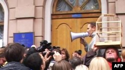 Учасники демонстрації протесту вимагають не приймати закон «Про мови»