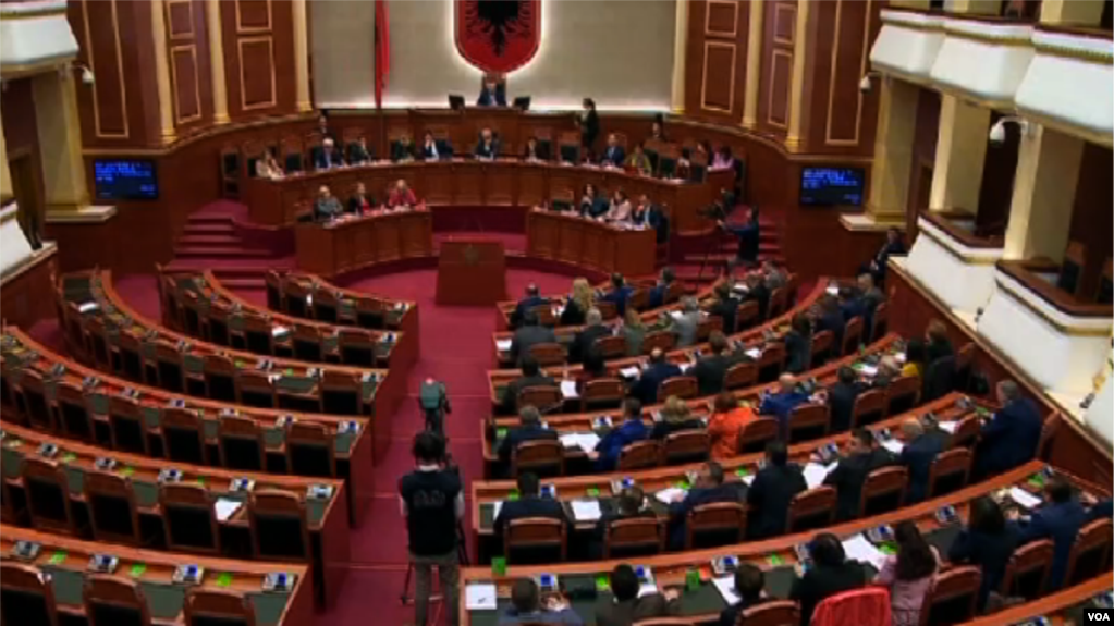 Presidenti i ri, dështon votimi i parë