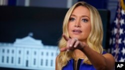 La portavoz de la Casa Blanca, Kayleigh McEnany, se dirige a los periodistas durante la rueda de prensa celebrada el 3 de septiembre de 2020.