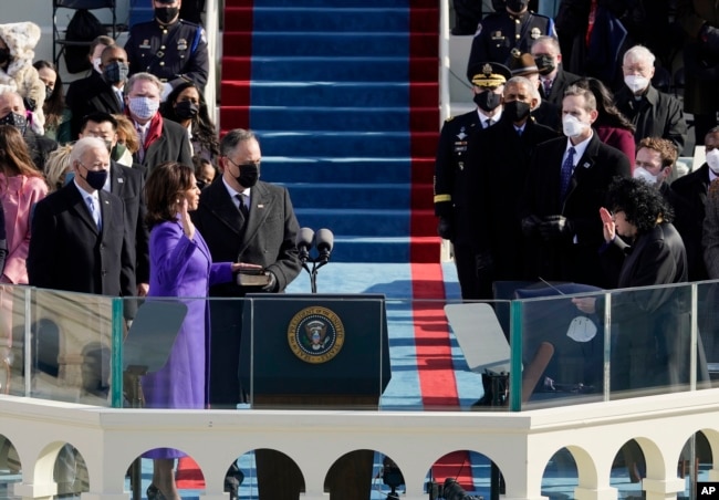 Kamala Harris Vitse Prezident olaraq and içir.