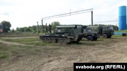 Російська військова техніка у білоруському селі Верейці