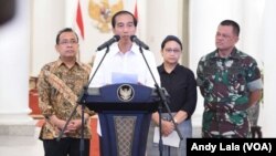 Presiden Joko Widodo di Istana Bogor saat mengumumkan pembebasan 10 WNI yang menjadi sandera di Filipina (1/5). (VOA/Andylala Waluyo)