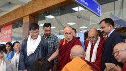 ༧གོང་ས་མཆོག་ཨ་རུ་ན་ཅཱལ་པྲ་རྡེཤ་ནས་བཞུགས་སྒར་དུ་ཕྱིར་ཕེབས་མཛད་ཡོད་པ།