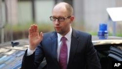 PM Ukraina Arseniy Yatsenyuk akan berbicara dengan Presiden AS Barack Obama hari Rabu 10/3 (foto: dok). 