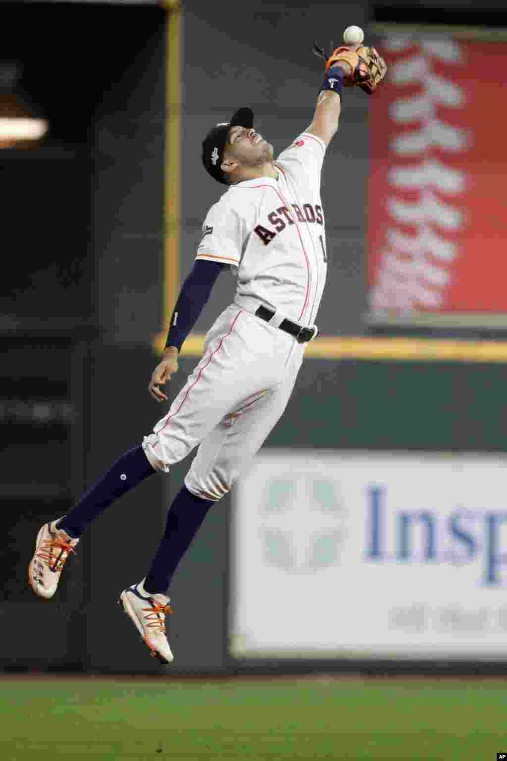 Carlos Correa, de Ponce, Puerto Rico, bateó siete imparables en esta temporadas, dos ellos fuera de la cerca y dejó seis carreras producidas.