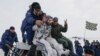 Vuelven 3 astronautas a Tierra desde Estación Espacial