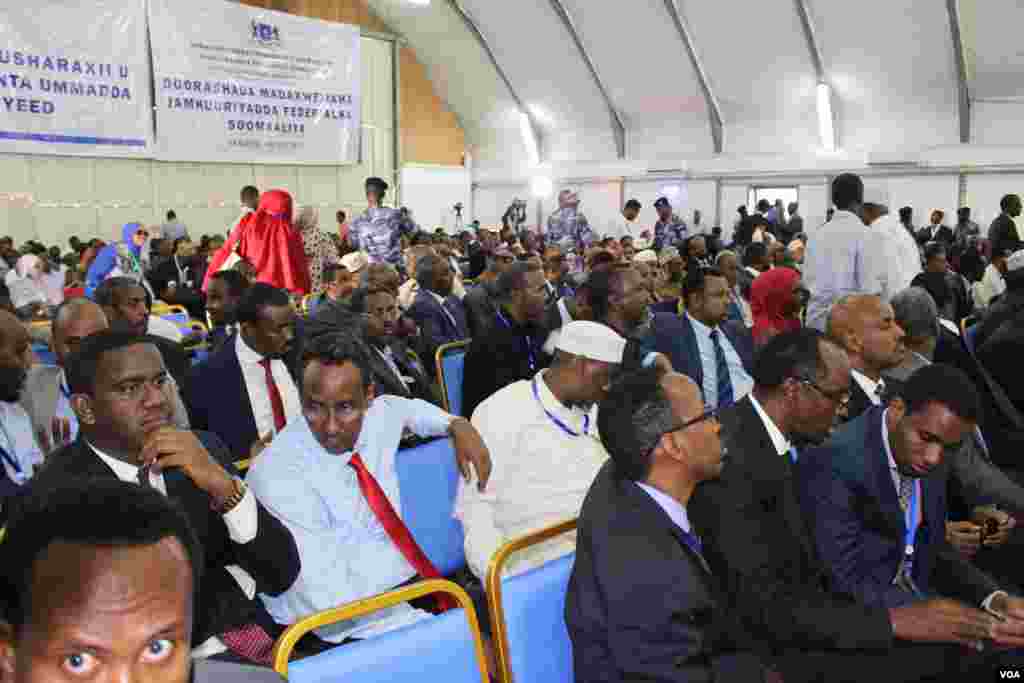 Tsohon Firai ministan Somaliya Mohamed Abdullahi Farmajo ya lashe zaben shugaban kasar. Fabrairu 10, 2017. Fabrairu 10, 2017.