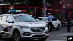 资料照片：北京“中国尊”撞机事件后，警方封锁了通往“中国尊”的一条道路。(2026年6月26日)