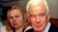 El expresidente de la Cámara de Representantes, Tom Foley junto a su esposa, Heather, en 1994.