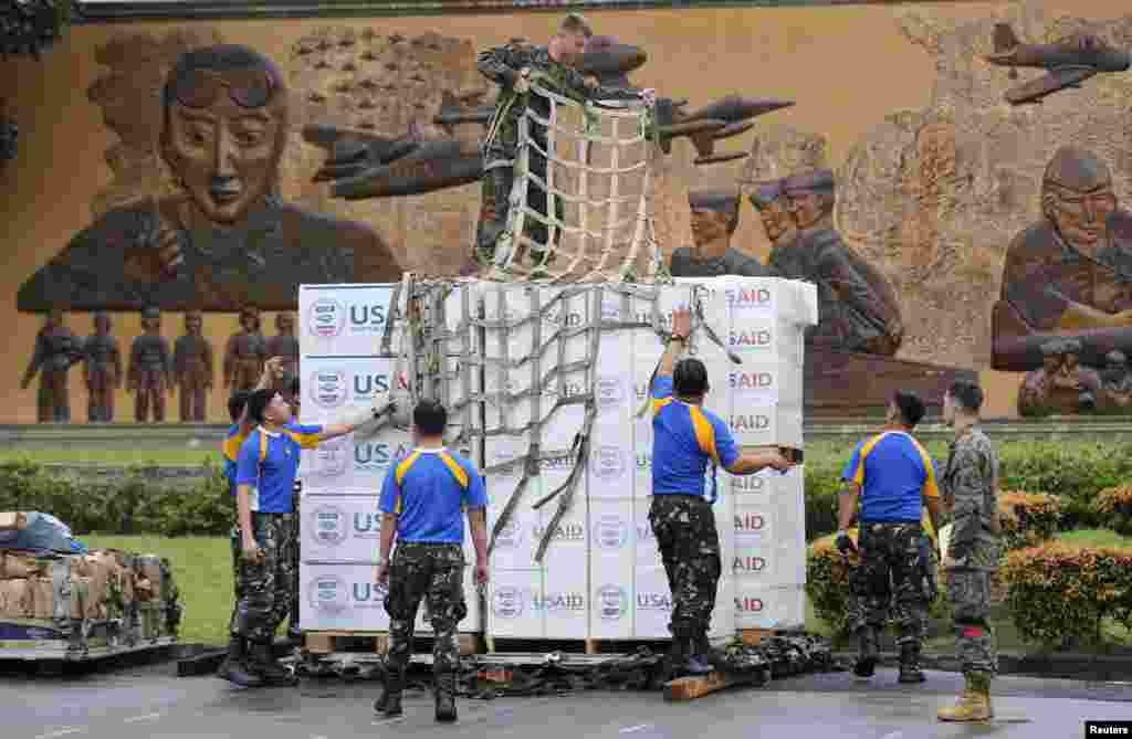 فلپائن کے صدر نے طوفان سے ہونے والی تباہی کے بعد امدادی کارروائیوں کو تیز کرنے کے لیے ملک میں ایمرجنسی کا اعلان کر دیا ہے۔