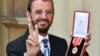 Ringo Starr Dianugerahi Gelar Bangsawan