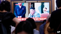 People watch a TV showing a file image of North Korean leader Kim Jong Un during a news program at the Seoul Railway Station in Seoul, South Korea, Wednesday, July 31, 2019. 