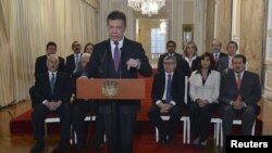 El presidente de Colombia, Juan Manuel Santos, rechazó la decisión de la Haya acompañado de su gabinete y los expresidentes del país.