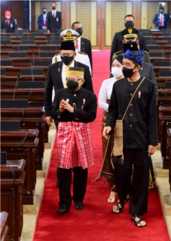 Presiden bersama Wapres Ma’ruf Amin beserta Ketua MPR dan DPR RI menghadiri pidato kenegaraan dan nota keuangan di Gedung MPR/DPR RI di Senayan, Jakarta, Senin (16/8). (Foto: Courtesy/Biro Setpres)