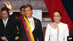 El presidente de Ecuador, Rafael Correa y la presidenta de la Asamblea Nacional Gabriela Rivadeneira, el día de la juramentación de Correa en Quito, el 24 de mayo de 2013.