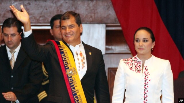 El presidente de Ecuador, Rafael Correa y la presidenta de la Asamblea Nacional Gabriela Rivadeneira, el día de la juramentación de Correa en Quito, el 24 de mayo de 2013.