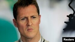 Pembalab Mercedes Formula One Michael Schumacher dari Jerman.