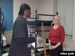 Pam Michell of New Hope Horizon talks with a shelter resident.