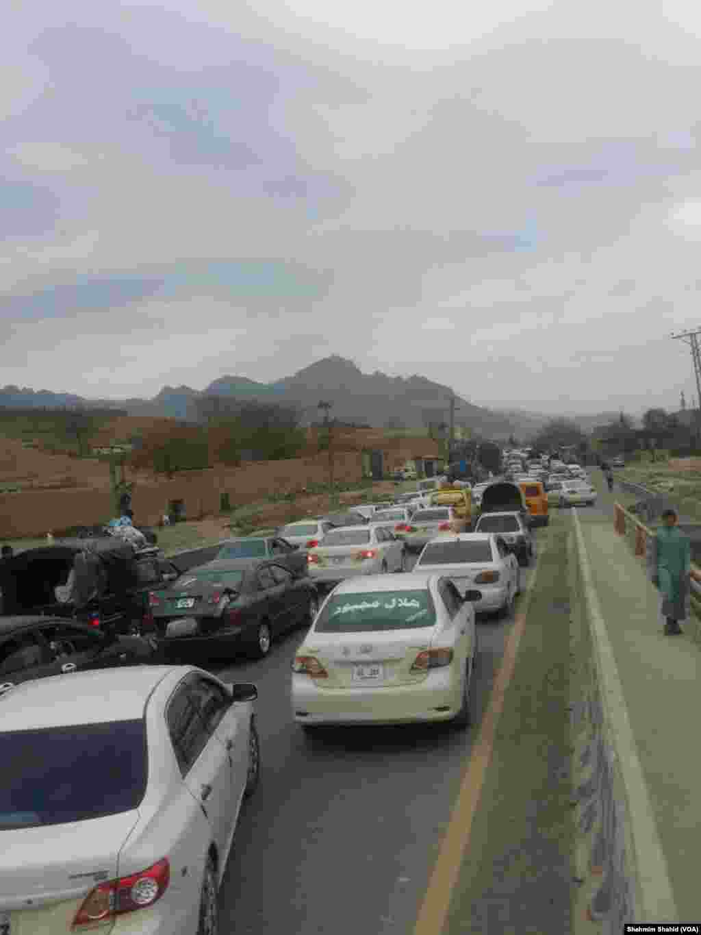 افغانستان گئے ہوئے پاکستانی ہی فی الوقت گزرگاہ کی بحالی سے استفادہ کر سکیں گے۔