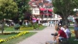 Сат-два, капење во езеро: Охрид полн за празничниот викенд, што им се нуди на туристите?