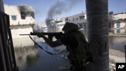 جه‌نگاوه‌رانی حکومه‌تی کاتی لیبیا له‌ پـێشڕه‌ویـیان بۆ ناو به‌نی وه‌لید به‌رده‌وامن