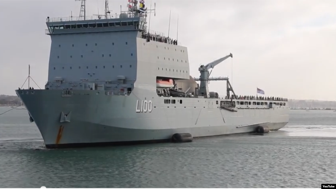 Nhóm người tị nạn Việt Nam được đưa trở về Việt Nam trên tàu hải quân Úc HMAS Choules.
