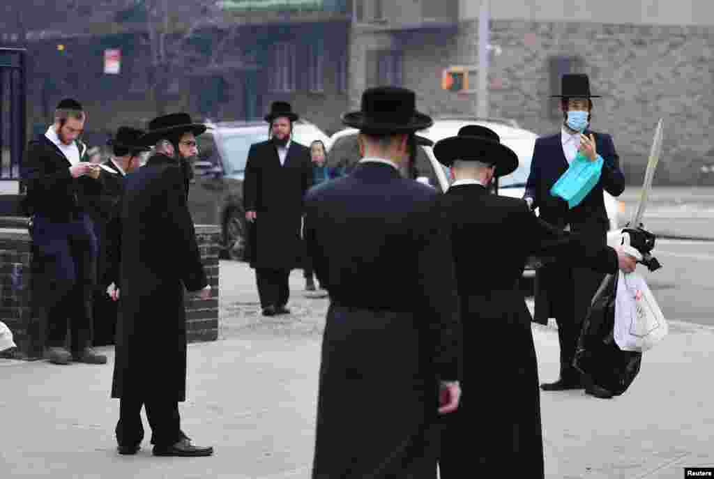 ებრაელებმა ნიუ-იორკში პასექის დღესასწაული აღნიშნეს. 2018 წლის ოფიციალური მონაცემების თანახმად, ამერიკელ ებრაელთა რაოდენობა აჭარბებს ისრაელში მცხოვრებ რაოდენობას.