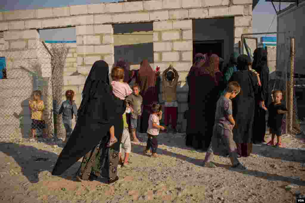 Many of the foreign women who live at Ain Issa Camp still follow rules implemented by IS when it controlled parts of Iraq and Syria, Sept. 1, 2019. (Yan Boechat/VOA)