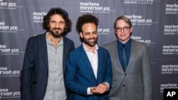 Geza Rohrig (kiri), Shawn Snyder, dan Matthew Broderick menghadiri pemutaran perdana "To Dust" di Marlene Meyerson JCC Manhattan, New York, 5 Februari 2019. (Foto: AP)