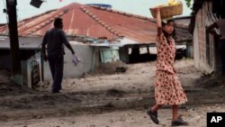 El terremo de 2001 en El Salvador, dejó sin vivienda a miles de personas sobre todo en la zona oriental del país.