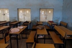 Tas sekolah siswa yang diculik dari Sekolah Menengah Ilmu Pemerintahan terlihat di dalam ruang kelas mereka di Kankara, Nigeria, Rabu, 16 Desember 2020.