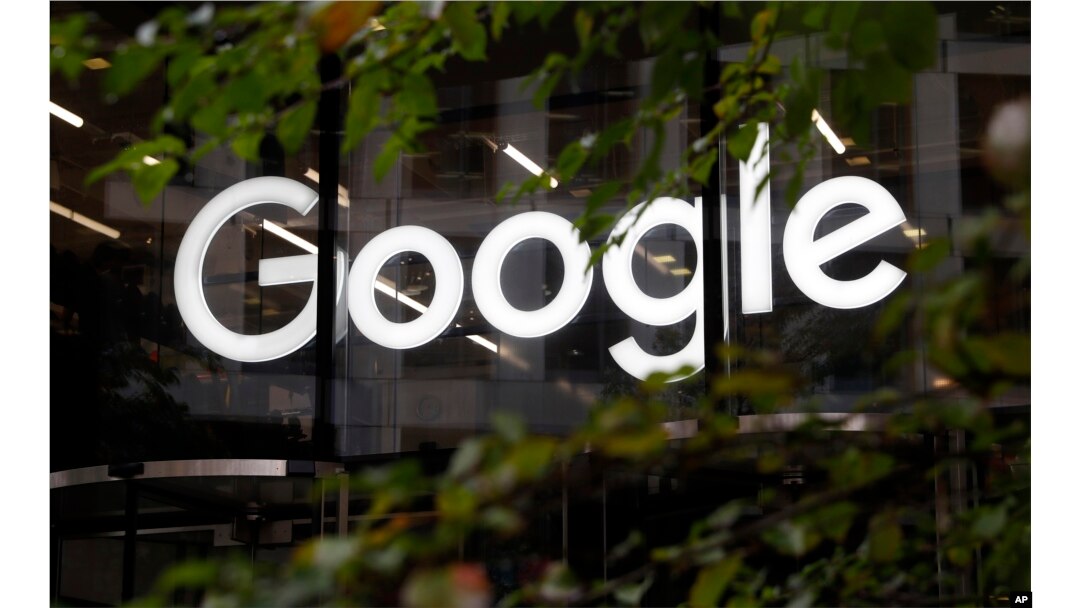 FILE - Logo Google di kantor mereka di Granary Square, London, 1 November 2018. (Alastair Grant/AP)