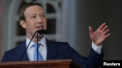 Mark Zuckerberg, CEO của mạng xã hội Facebook tại một sự kiện ở trường đại học Harvard, bang Massachusetts, Hoa Kỳ, ngày 25/5/2017. 