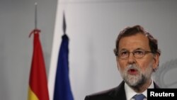 西班牙首相拉霍伊宣布解散加泰罗尼亚议会