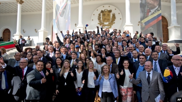 En las elecciones del pasado seis de diciembre, la oposición logró una arrasadora mayoría al ganar 112 curules, algo nunca visto desde hace 17 años.