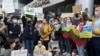 在台湾的乌克兰人及支持者在莫斯科台北经济文化协调委员会前抗议俄罗斯侵略乌克兰（2022年2月26日）