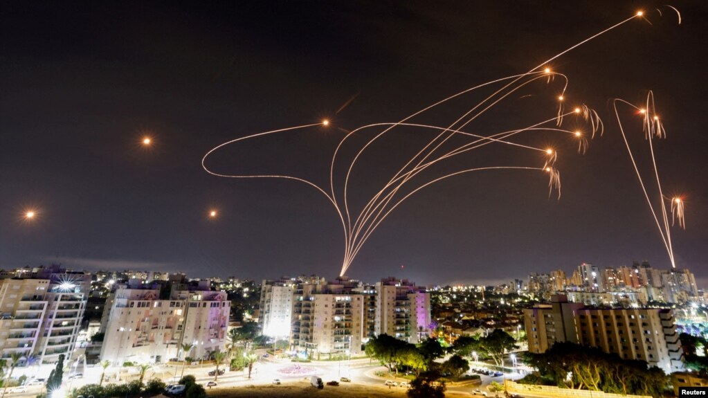 Перехолення ракет із Гази системою Iron Dome, Ашкелон, 9 жовтня 2023. REUTERS/Amir Cohen