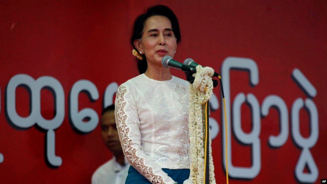 Aung San Suu Kyi berbicara di Mandalay, menyerukan reformasi konstitusi Myanmar (18/5).