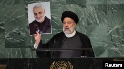 ابراهیم رئیسی تصویر سلیمانی را در یک سخنرانی در مجمع عمومی سازمان ملل بالا گرفت. آرشیو