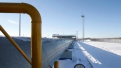 Pipa gas di stasiun pompa Gazprom untuk mengekspor gas, 13 Januari 2009. (Foto: Denis Sinyakov/Reuters)