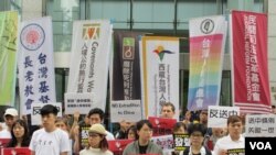 台湾公民及人权团体2019年6月12号举行记者会声援香港民众反对逃犯条例。 （美国之音张永泰拍摄）