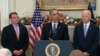 باراک اوباما رئیس جمهوری آمریکا (وسط) اشتون کارتر (چپ) را به عنوان وزیر جدید دفاع معرفی کرد - ۱۴ آذر ۱۳۹۳ 